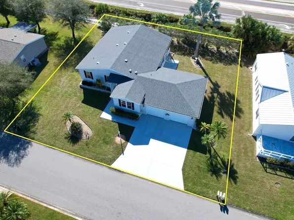 955 Wren Circle, Barefoot Bay, FL 32976