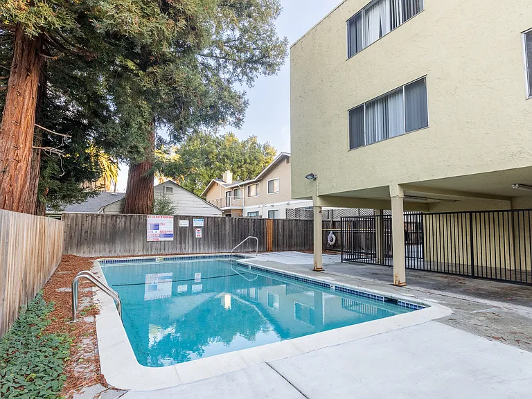 301 E Okeefe St — Photo 14