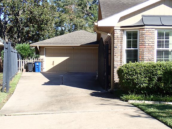 Wide driveway + 2 car garage
