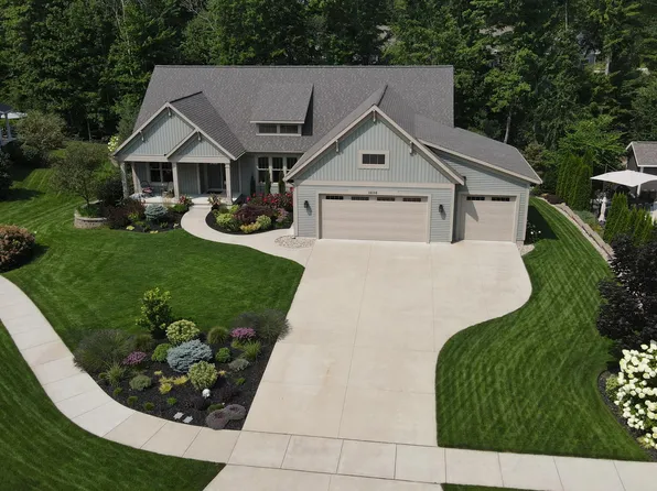 16106 Coventry Ln, Spring Lake, MI 49456