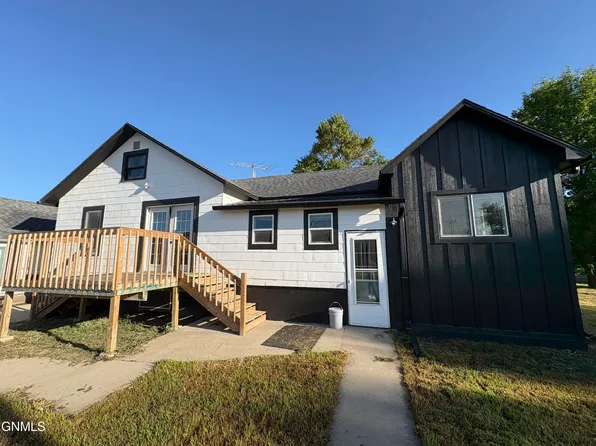 121 4th St S, Ellendale, ND 58436