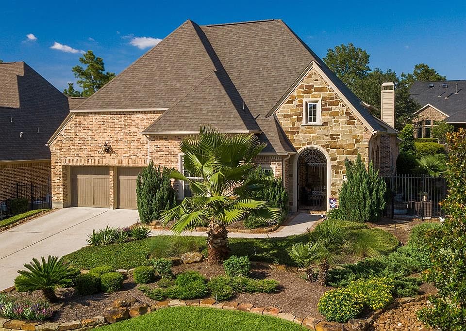 Welcome to 106 Prestwick in the Muirfield Pointe Section of Woodforest.