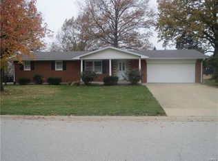 703 James St, Waterloo, IL 62298