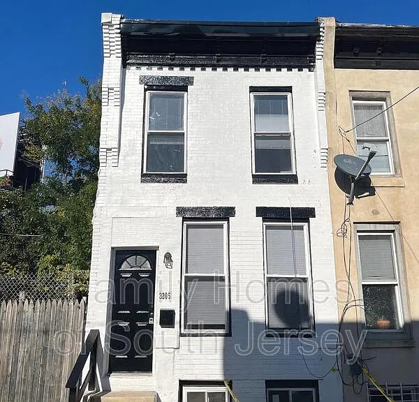 3205 Latona St — Photo 1