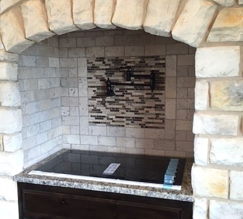 5th image of 1044 NE Rock Ridge Rd