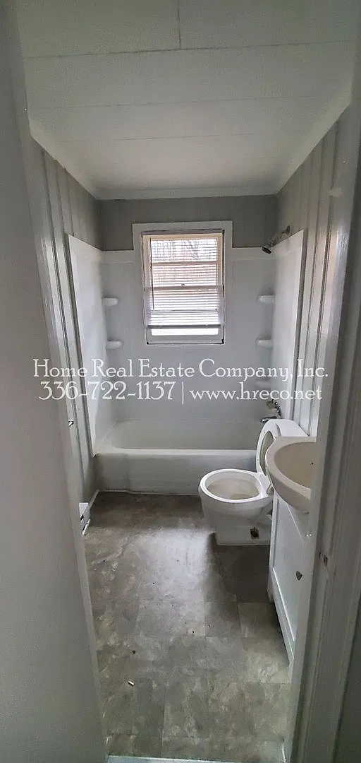 102 NE. Glenn Avenue — Photo 2