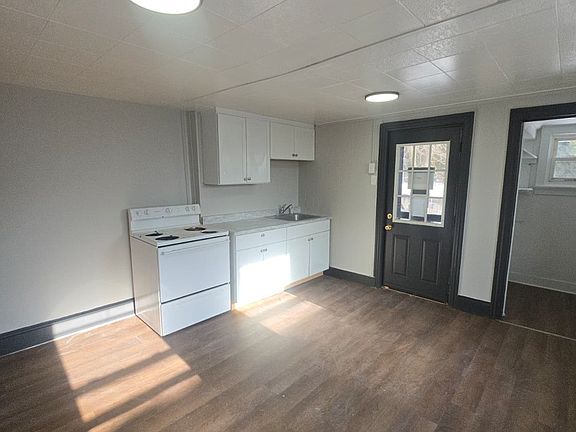 2nd image of 758 W Walnut St #2