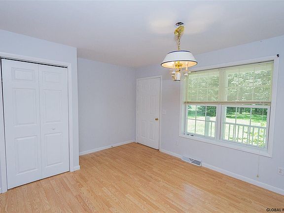 3rd image of 27 Schuyler Way