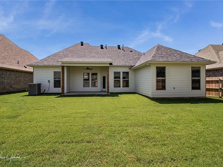 231 Acadiana Creek Dr — Photo 14