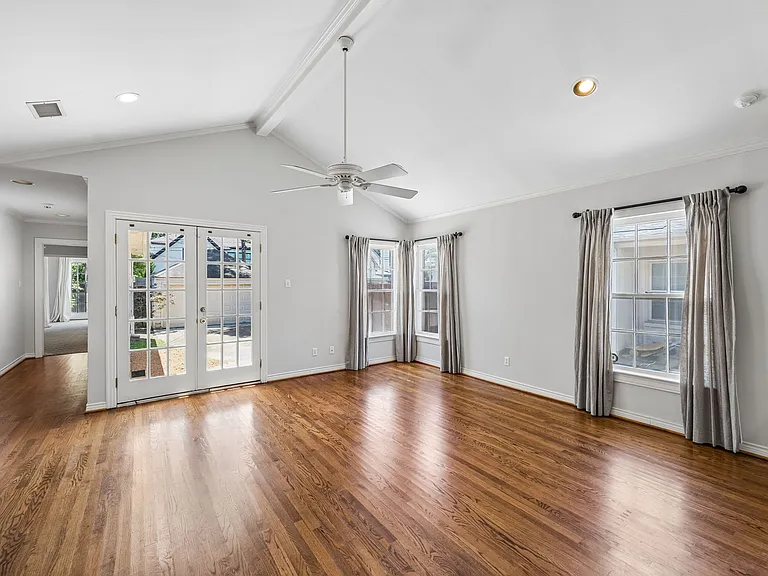 4429 Hyer St — Photo 8
