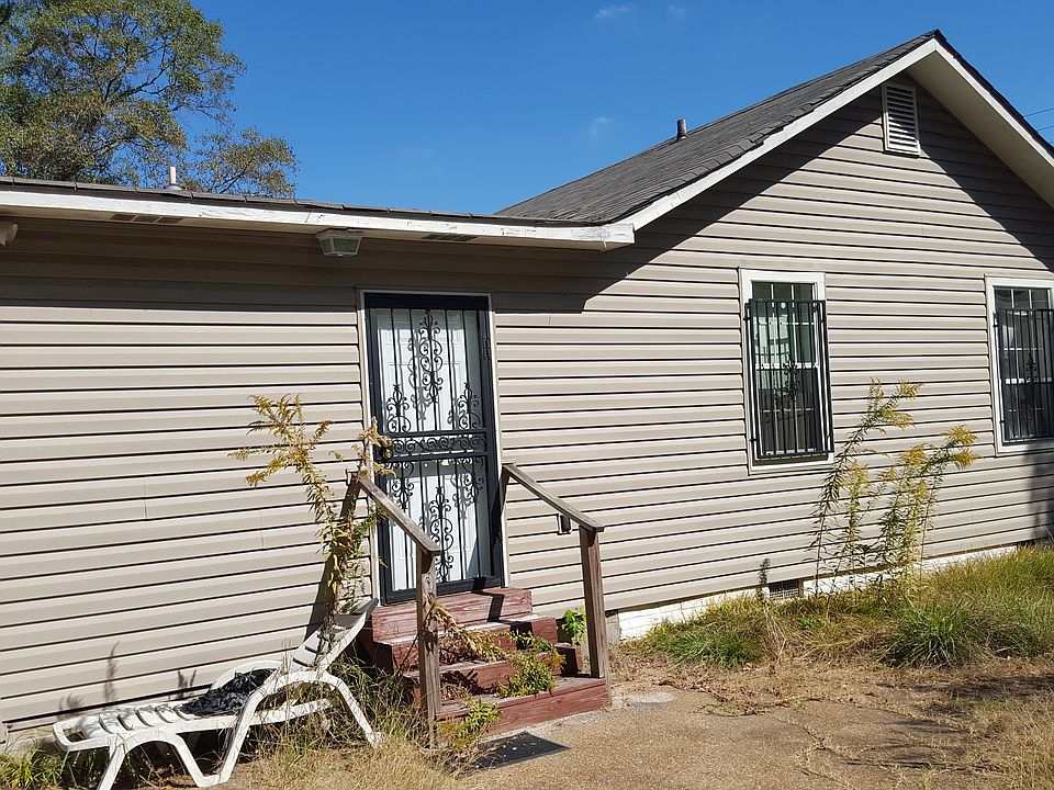 2nd image of 703 Lindsey Dr