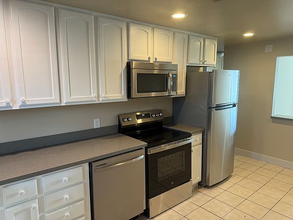 Photo of new appliances, the dishwasher, refrigerator and oven/range are all brand spanking new!