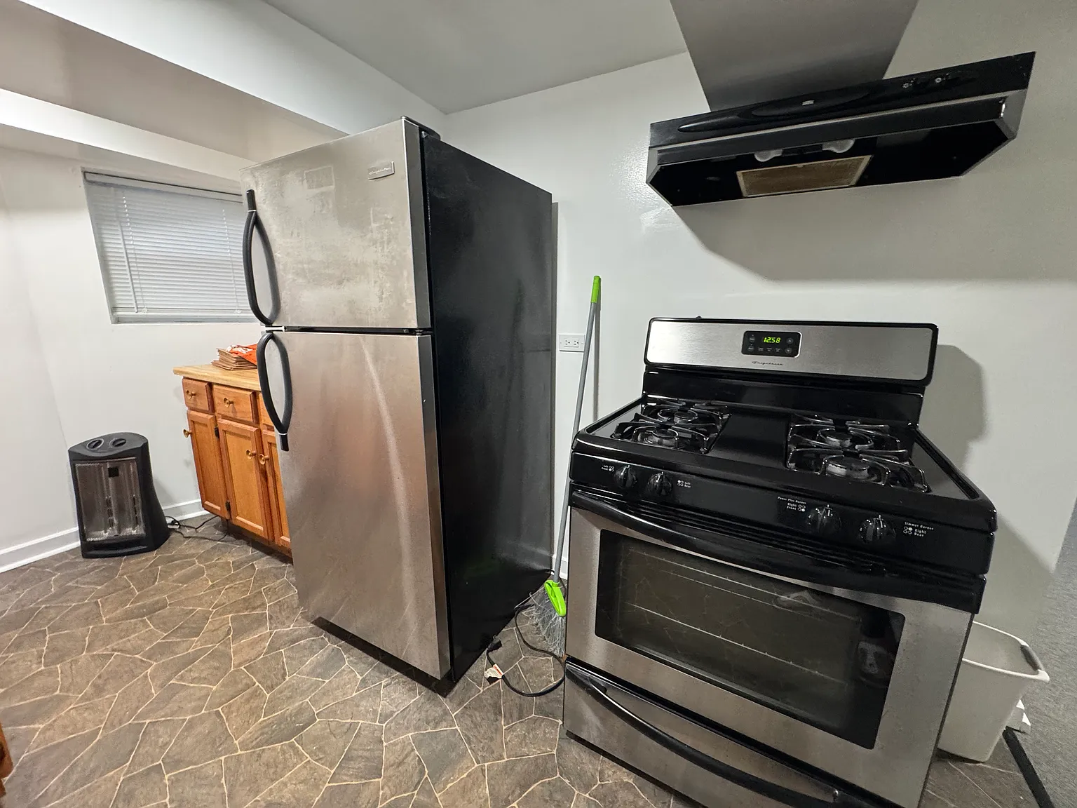 Studio, 400 sqft, $1,200 — Photo 2