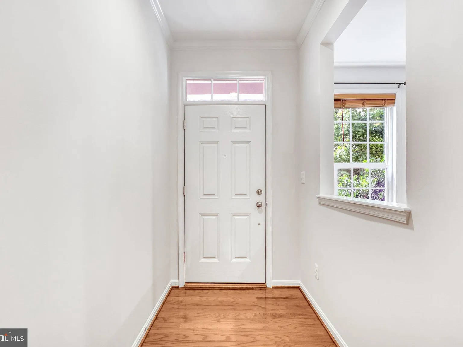 3 bed, 2.5 bath, 2412 sqft, $3,300 — Photo 4