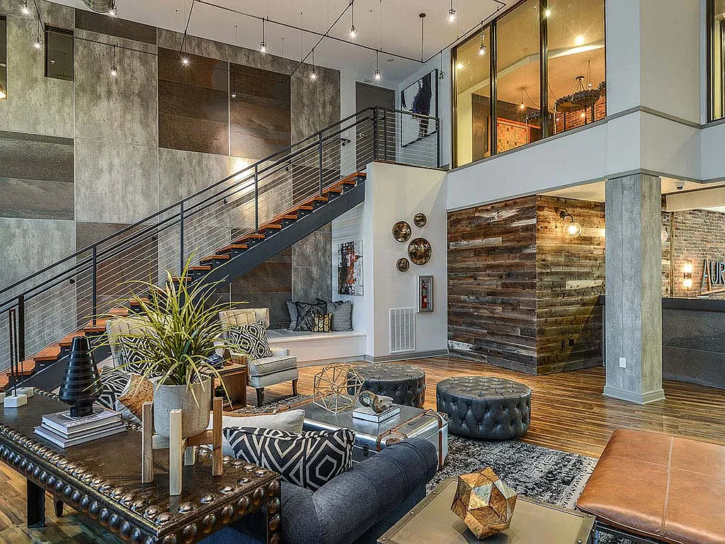 Aurora — Photo 1