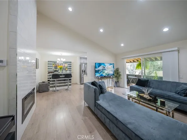 15425 Sherman Way, Los Angeles, CA