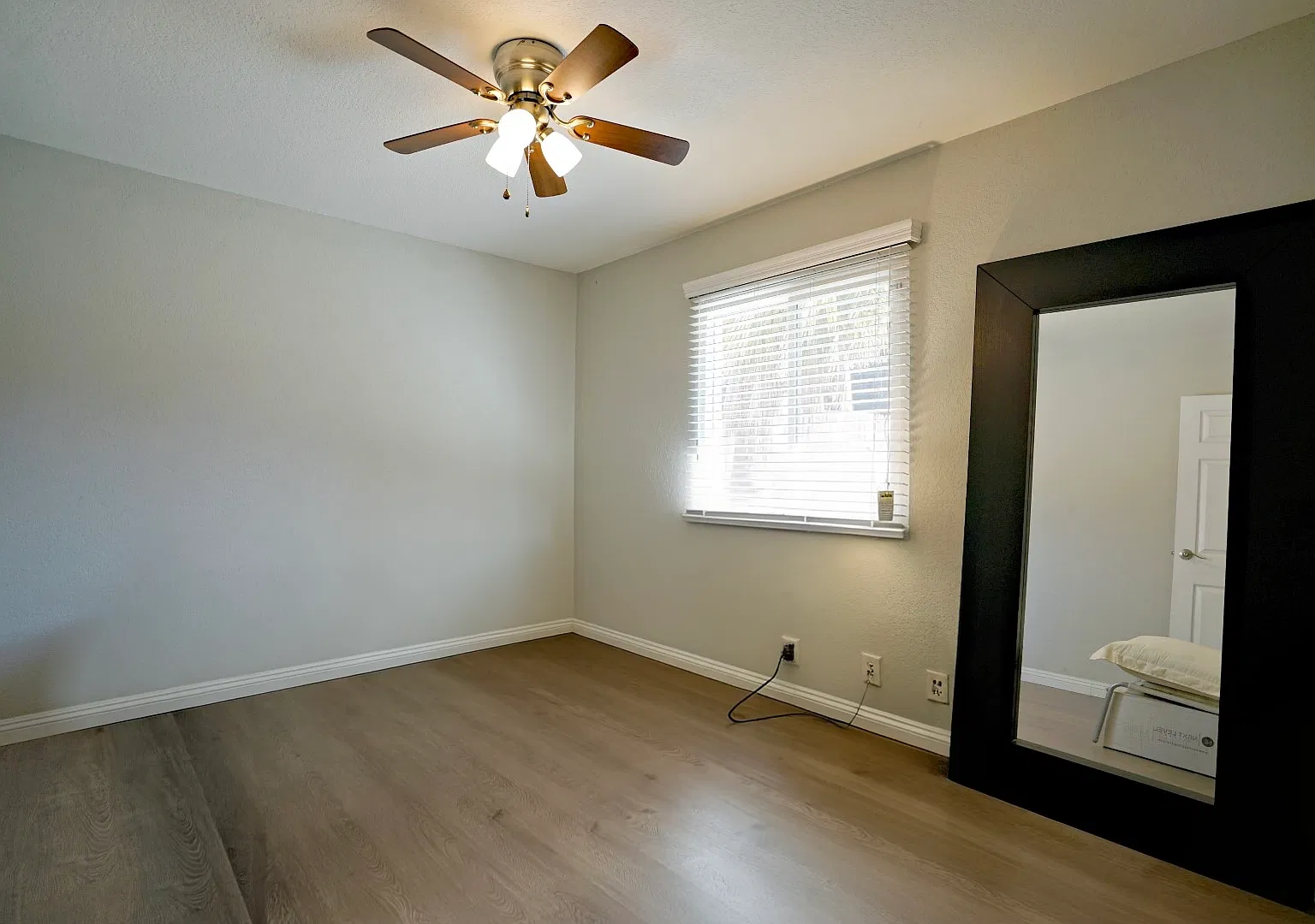 4 bed, 1240 sqft, $3,650 — Photo 3