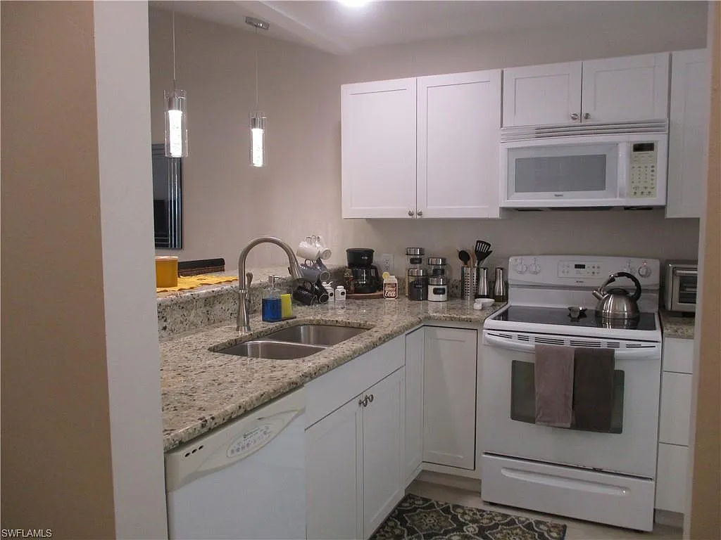 2 bed, 2.0 bath, 962 sqft, $4,200 — Photo 4