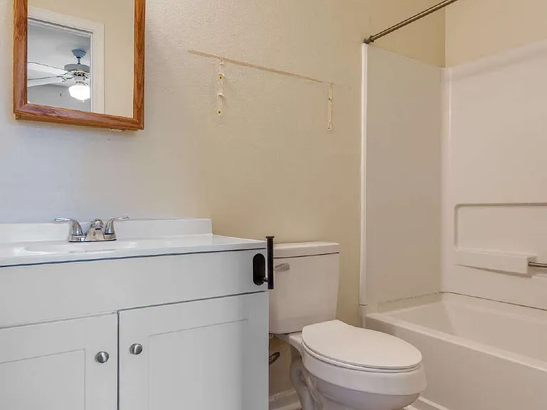 840 W Georgia St #B — Photo 20