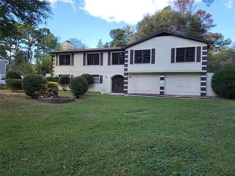 2035 Debra Ln