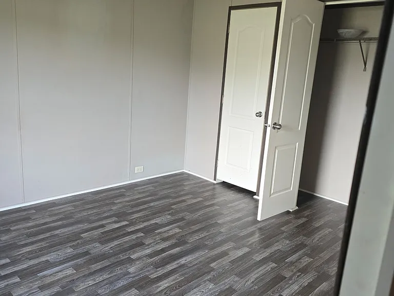 216 Holton Ln — Photo 5