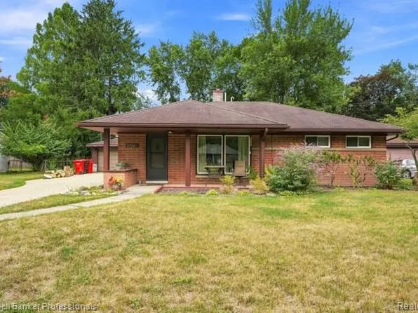 25261 Kildare St, Southfield, MI 48033