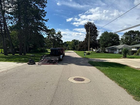 5th image of 1642 Duguid Rd