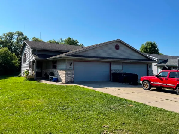 605 Fox Mead Pl, Waterford, WI 53185