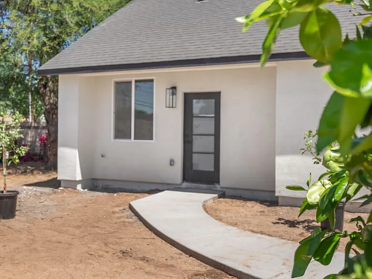 1822 E Roma Ave #2 — Photo 3