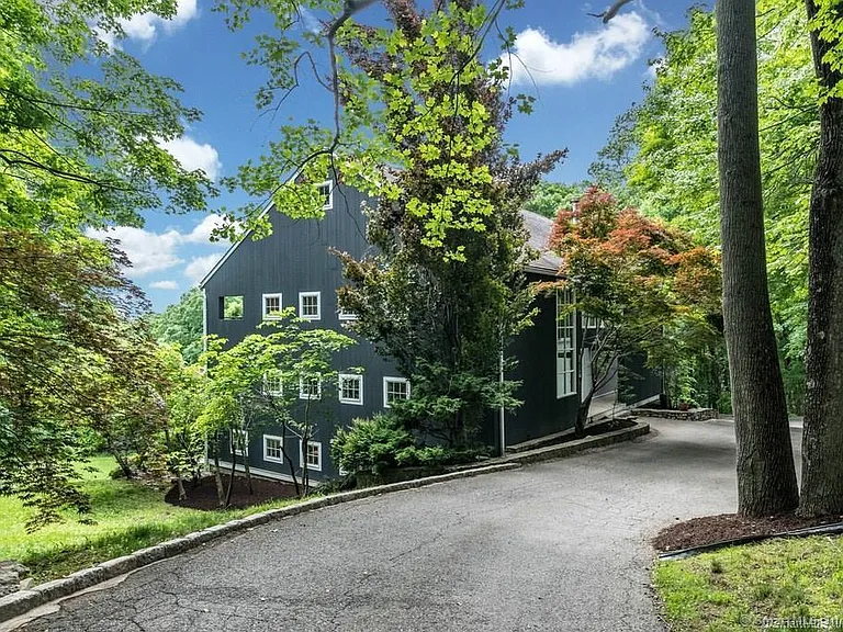 58 Wells Hill Rd — Photo 1