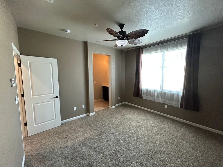 2479 Erickson St — Photo 4