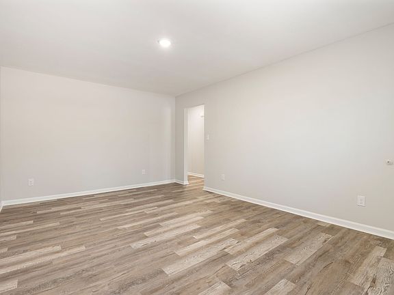4th image of 1114 Chaney Rd APT 103