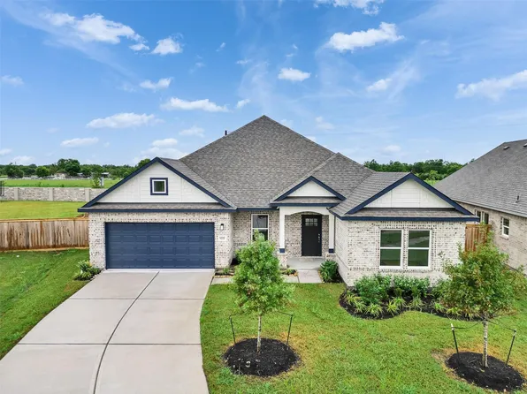 3222 Emerald Hills Dr, Angleton, TX 77515