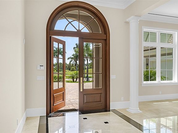 4th image of 520 White Pelican Cir
