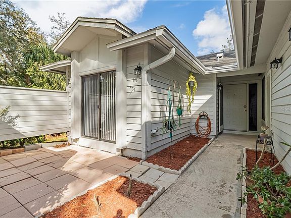 5th image of 527 Stanton Pl