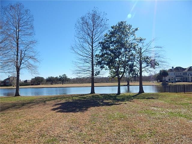 2nd image of 50 Harbour Town Ct