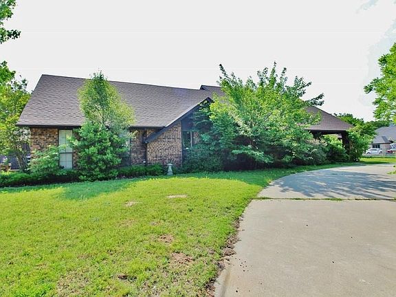 2nd image of 2800 Eloise Cir