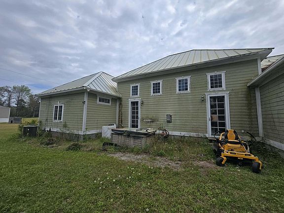 4th image of 208 Ambassador Ave