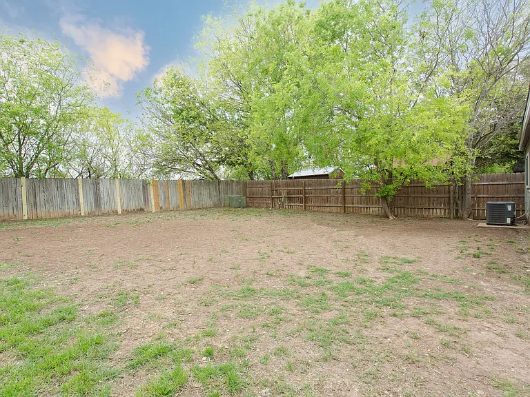 6339 Village Clb — Photo 20
