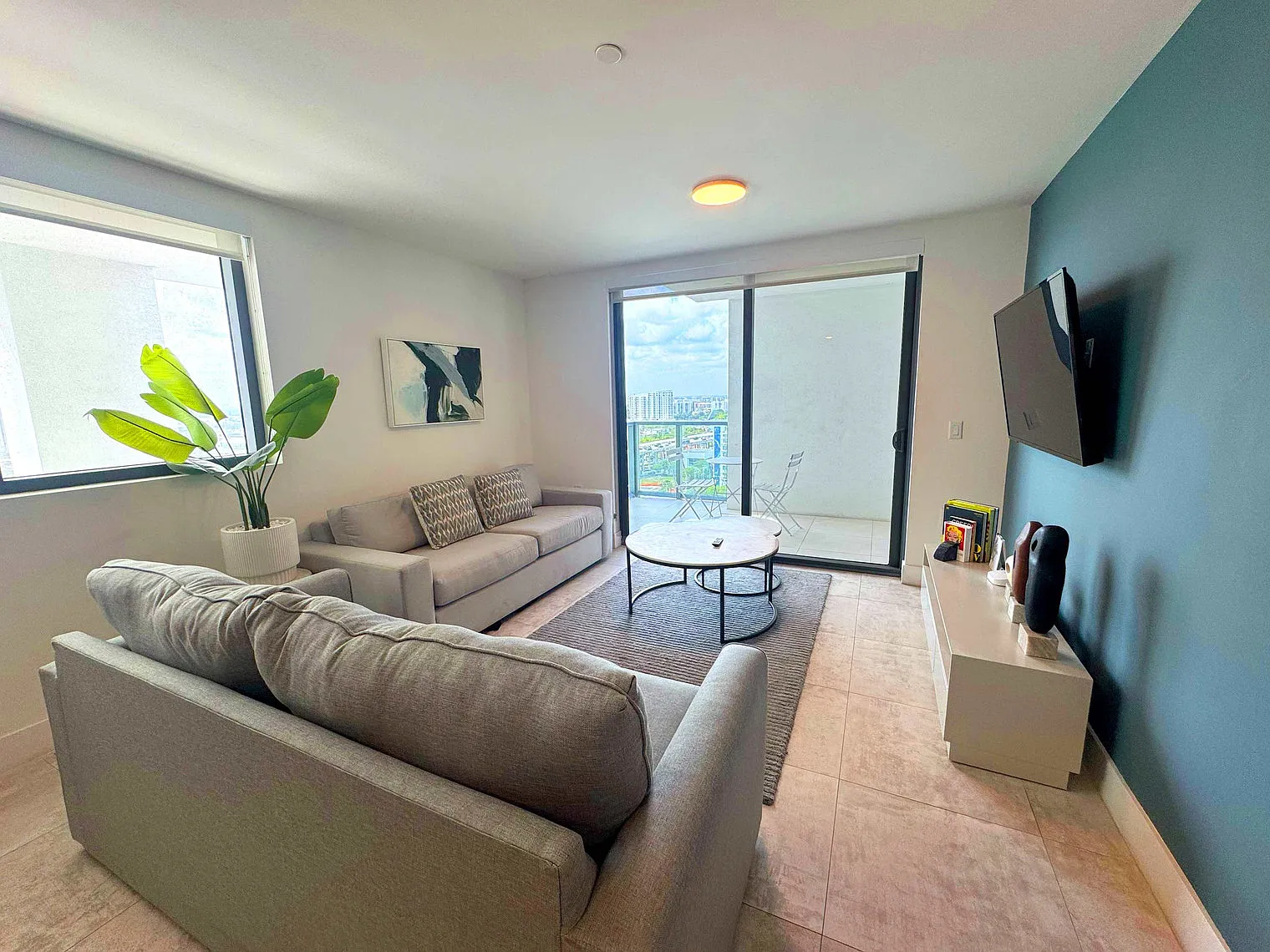 3 bed, 2.0 bath, 1054 sqft, $11,850 — Photo 2
