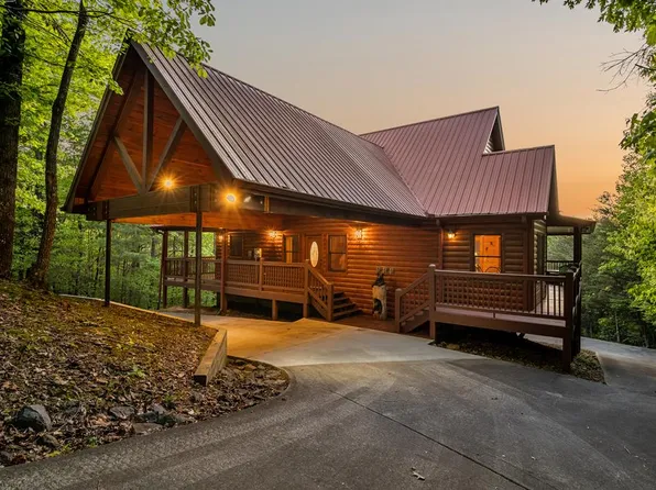 433 Spruce Cir, Mineral Bluff, GA 30559