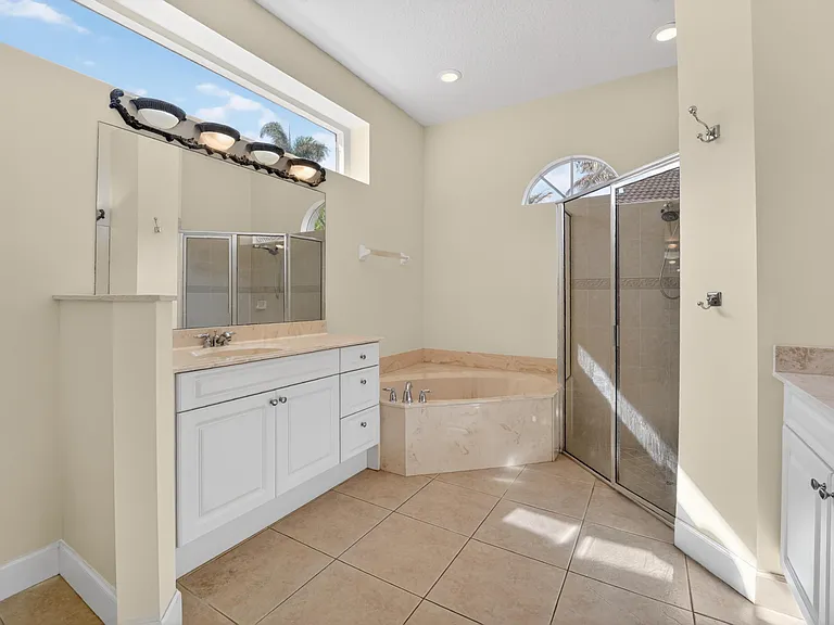 854 SW Saint Tropez Ct — Photo 26