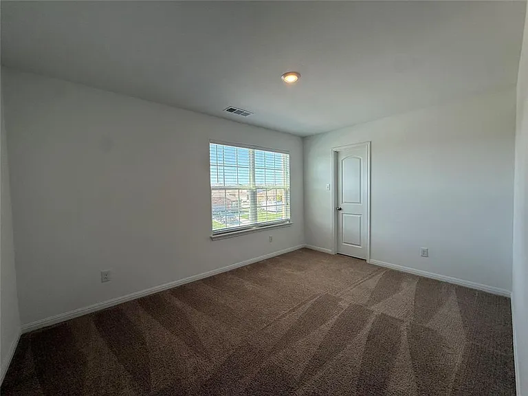 140 Maywood Ln — Photo 23