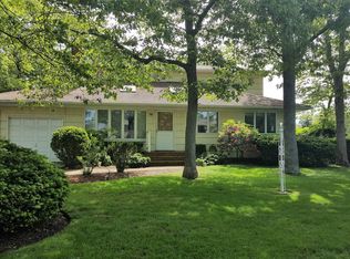 19 Whiting Rd, East Quogue, NY 11942