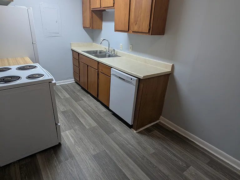 East Lake Apartments — Photo 20