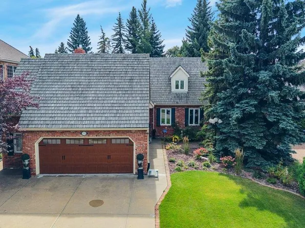 712 Romaniuk Rd NW, Edmonton, AB T6R 1A5