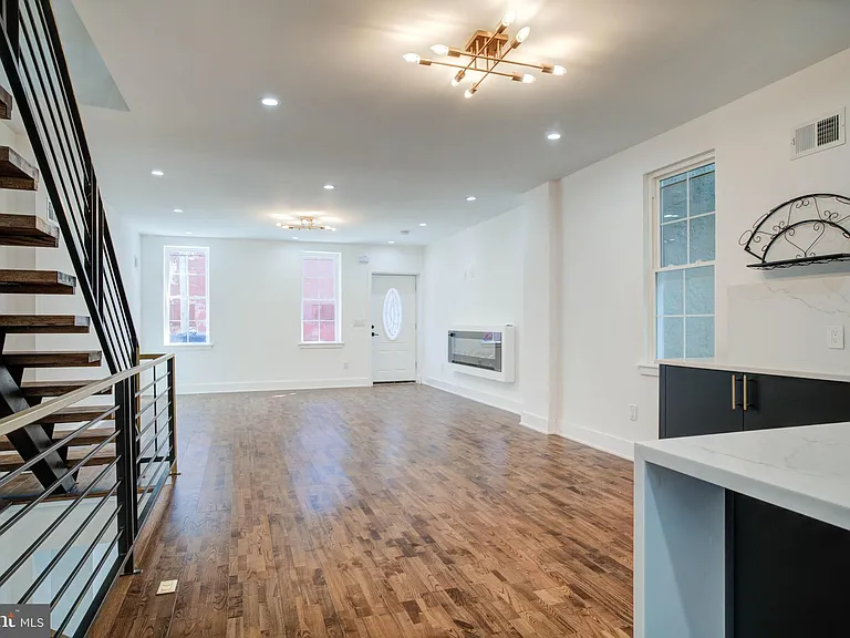3038 Salmon St — Photo 7