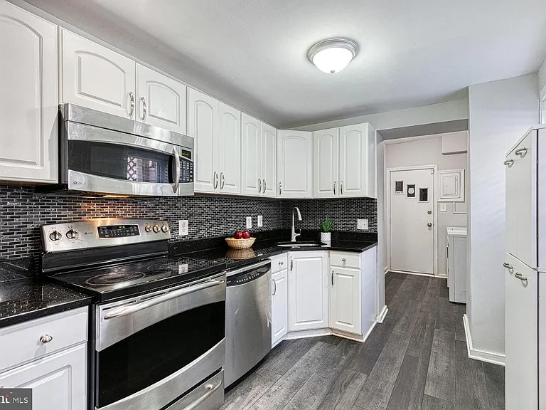 106 S Castle St — Photo 1