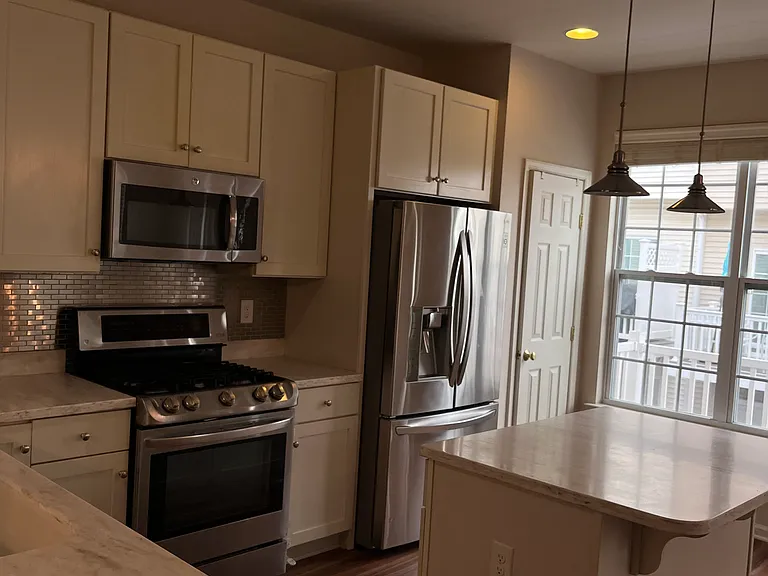1134 Clemson St — Photo 9