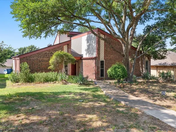 1820 Green Ridge Ct, Carrollton, TX 75007